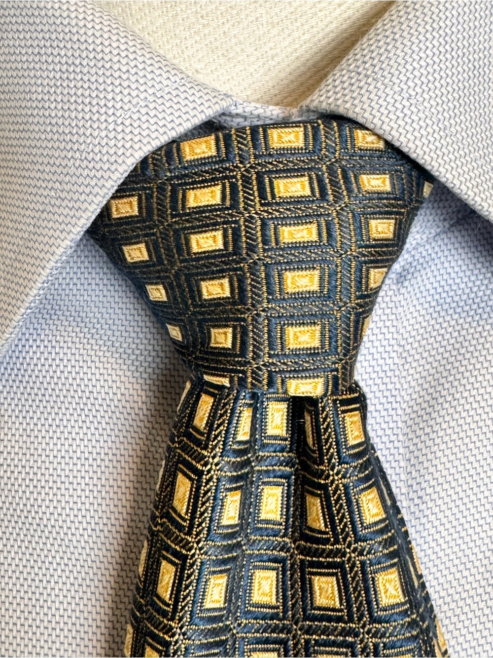 Alexander Julian Men’s Necktie Jacquard Navy and Gold Geometric Tie